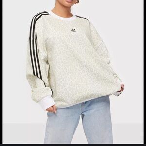 Adidas women’s loose fit sweatshirt size S